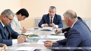 Іван Крупко правёў прыём грамадзян у Кармянскім райвыканкаме