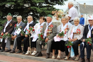 В Ветковском районе ветераны получили материальную помощь к 70-летию Победы