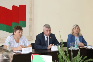 Областное объединение профсоюзов в эти жаркие дни уборочной страды выезжает в районы, чтобы поддержать хлеборобов