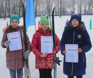 На городском стадионе прошли соревнования по лыжным гонкам