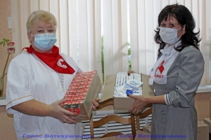 Протянули беженцам руку помощи
